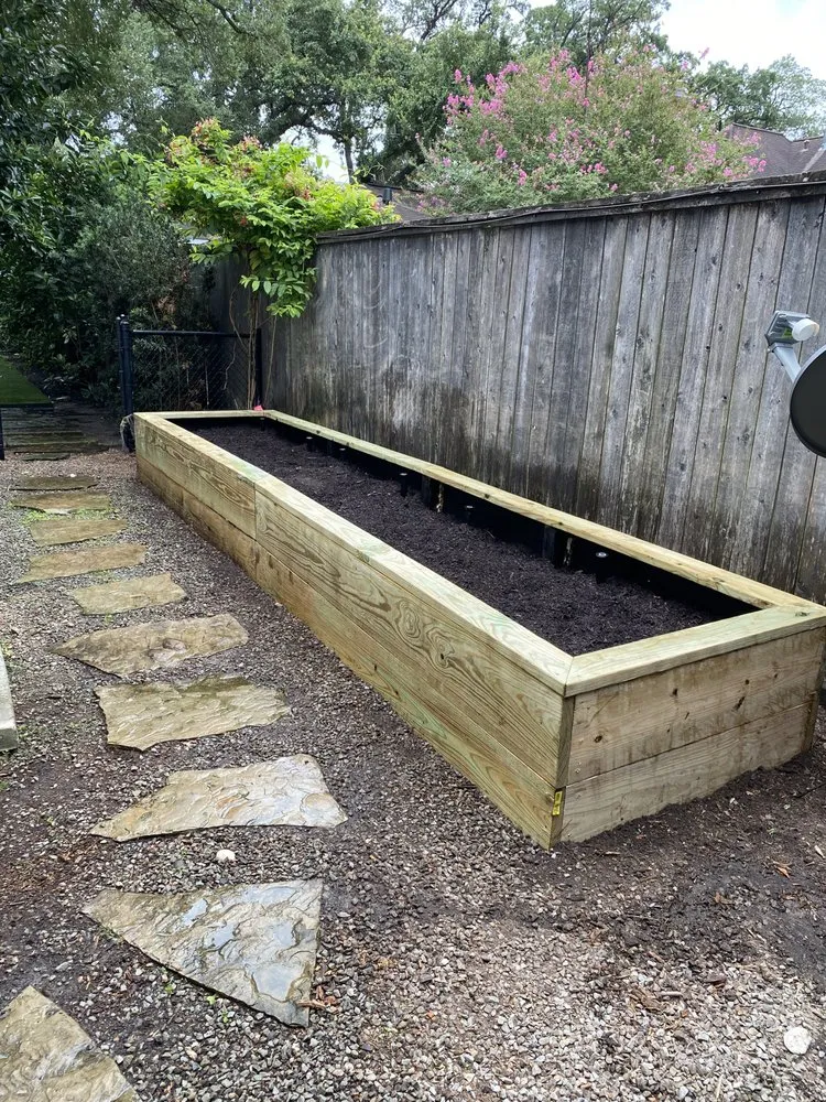 Professional lawn mowing service experts serving Houston, TX - Apexx foundation