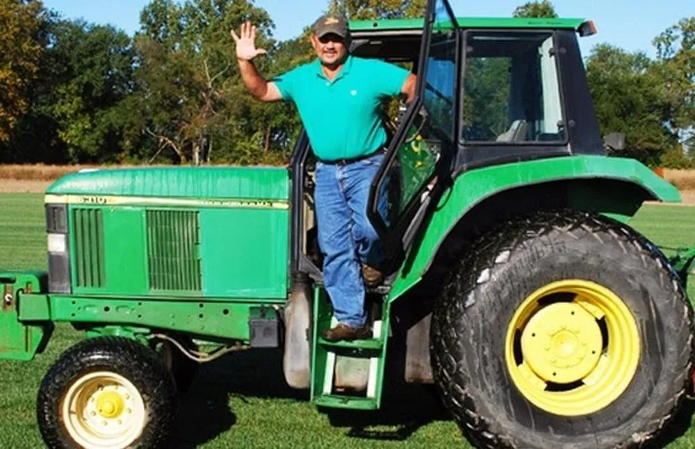 Top-rated garden landscaping for year-round maintenance in Smyrna, DE by Apgar Turf Farm