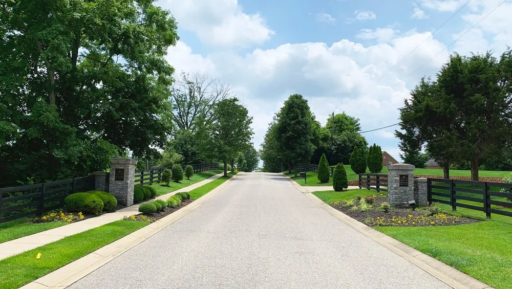 Custom lawn care service for homes across Frankfort, KY - Aphix