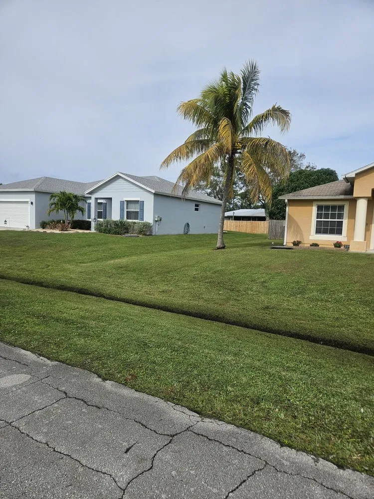 Reliable yard maintenance for beautiful yards across Stuart, FL - Aplus lawns