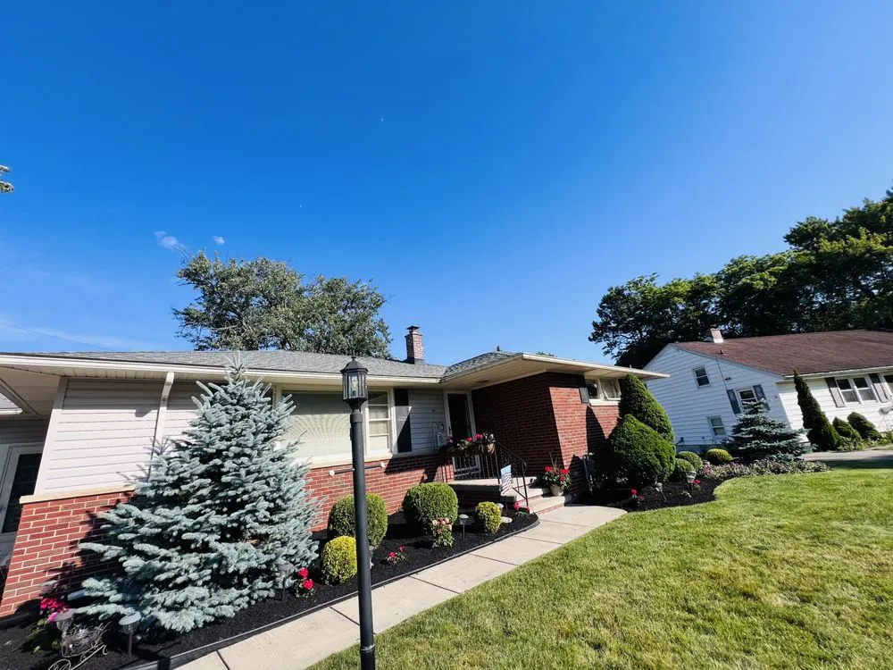 Top-rated lawn mowing service in Niagara Falls, NY - Apocalistip Juliel Landscaping