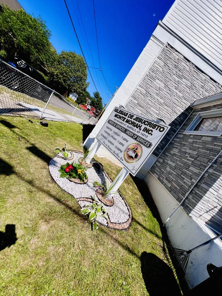 Affordable lawn mowing service in Niagara Falls, NY by Apocalistip Juliel Landscaping