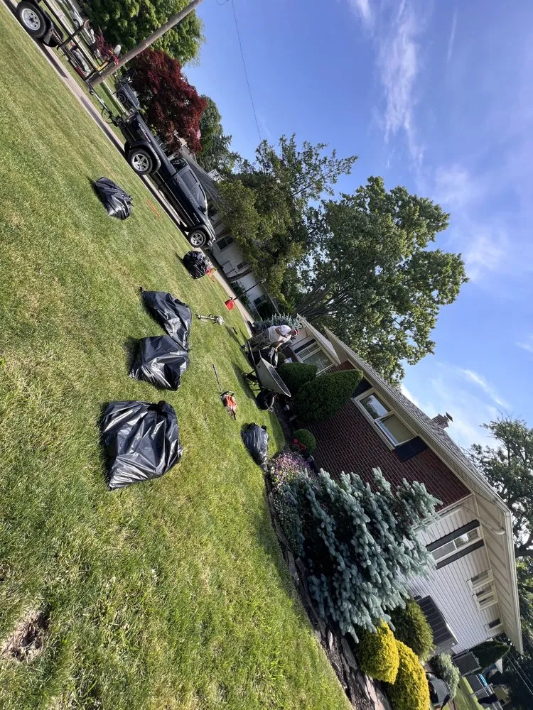 Expert lawn care service in Niagara Falls, NY - Apocalistip Juliel Landscaping