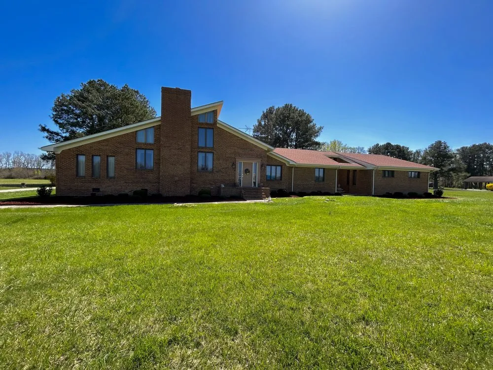 Top-rated residential landscaping in Newport News, VA by Apolonio Lawn Care