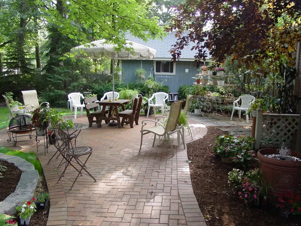Trusted residential landscaping for beautiful yards in St Charles, IL by Apple Blossom Landscape Concepts
