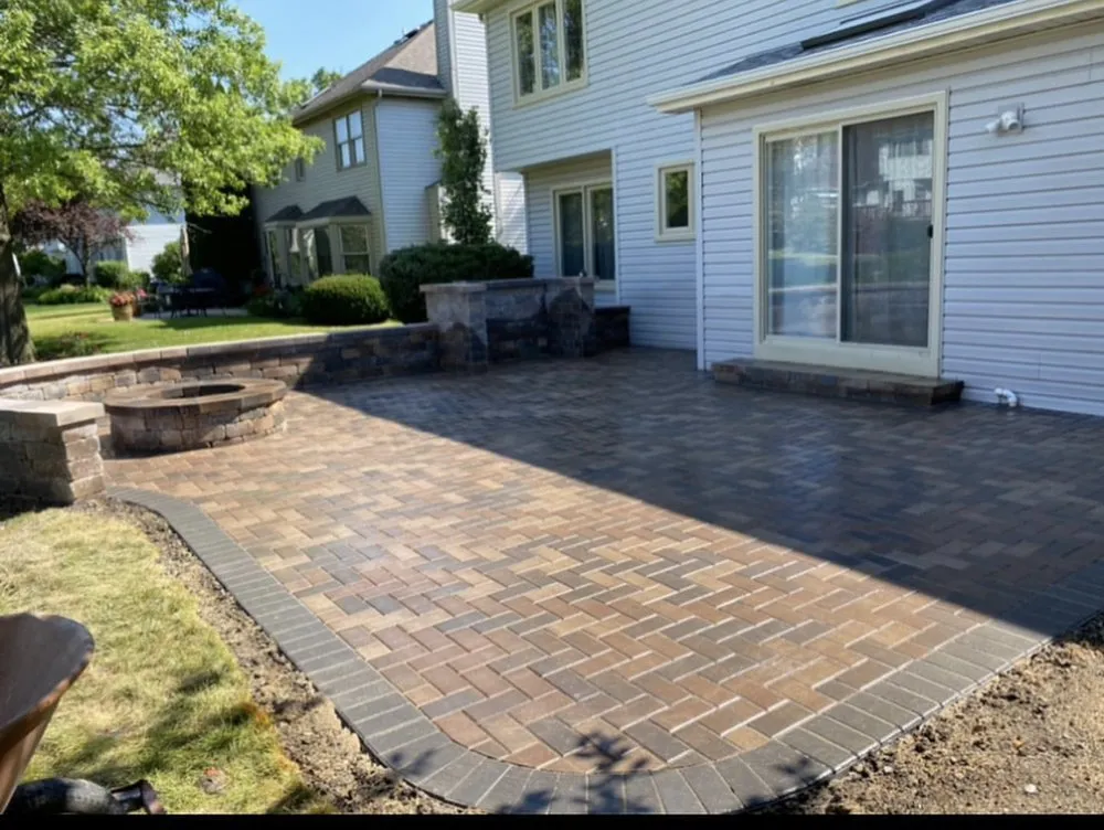 Custom residential landscaping experts serving Wheaton, IL - Apple Landscape Design