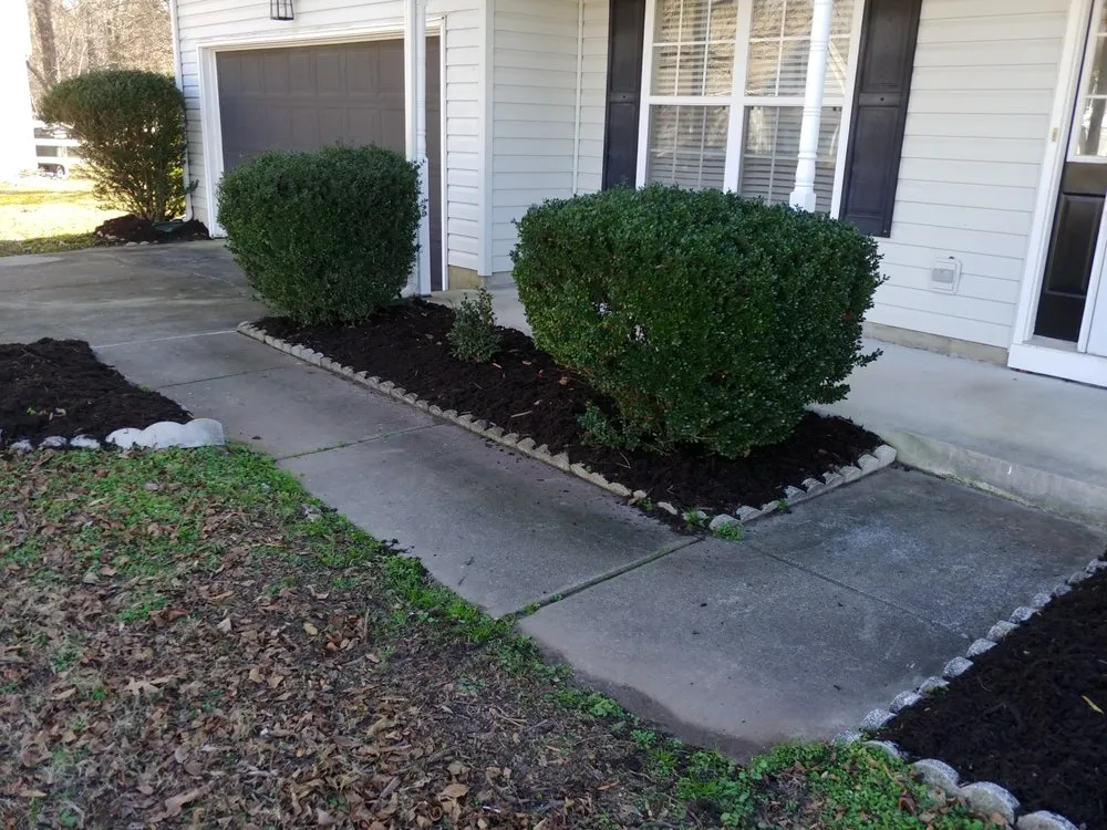 Expert residential landscaping experts serving Smithfield, VA - Apple Lawn Care