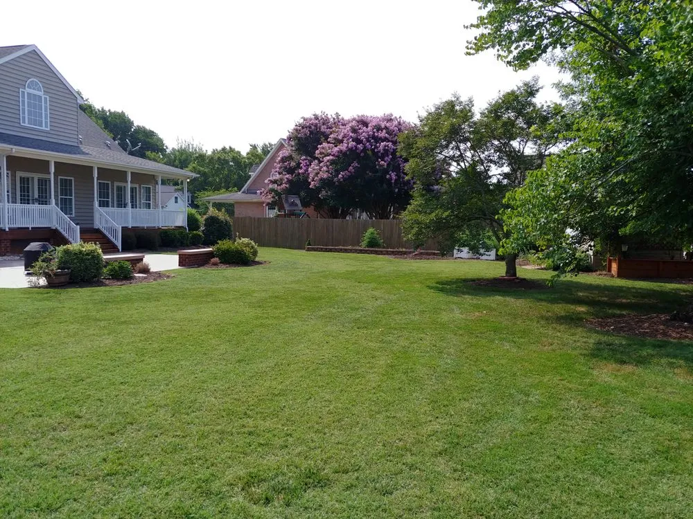 Custom garden landscaping experts serving Smithfield, VA - Apple Lawn Care