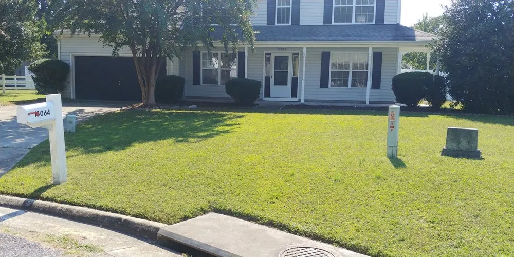 Affordable yard cleanup service experts serving Smithfield, VA - Apple Lawn Care