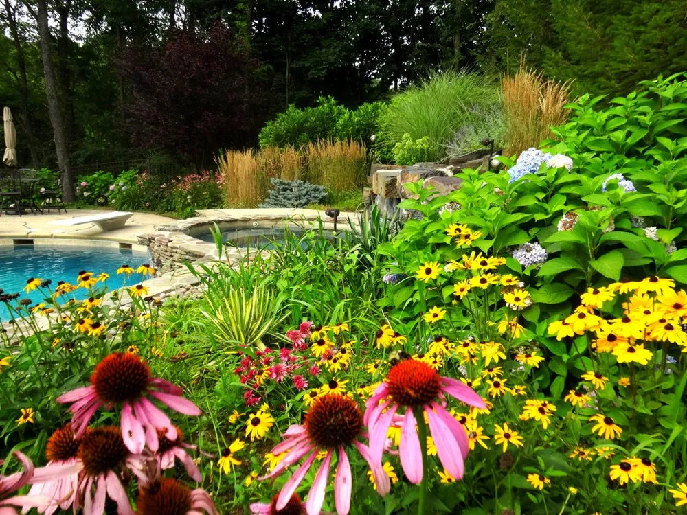 Local lawn mowing service experts serving Lebanon, NJ - Apple Tree Landscapes