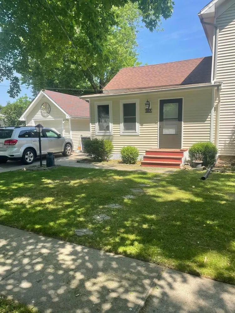 Expert garden landscaping in Bowling Green, OH by Apthorpes Lawn Care