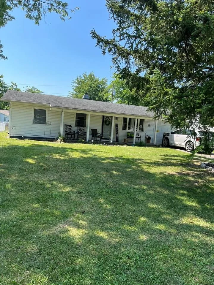 Professional yard maintenance for year-round maintenance in Bowling Green, OH by Apthorpes Lawn Care