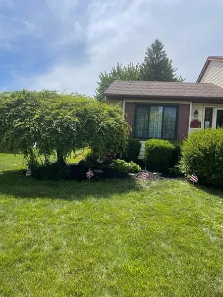 Top-rated outdoor landscaping in Bowling Green, OH by Apthorpes Lawn Care