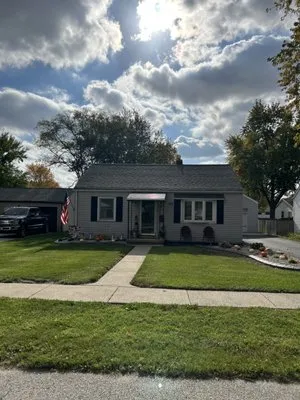 Apthorpes Lawn Care Logo