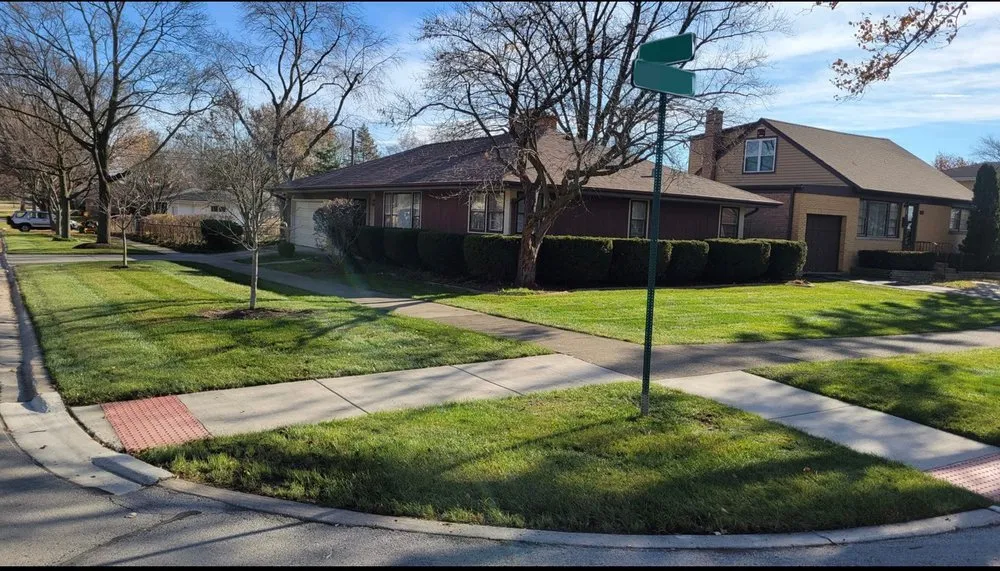 Reliable lawn mowing service experts serving Glendale Heights, IL - A&Q Landscape
