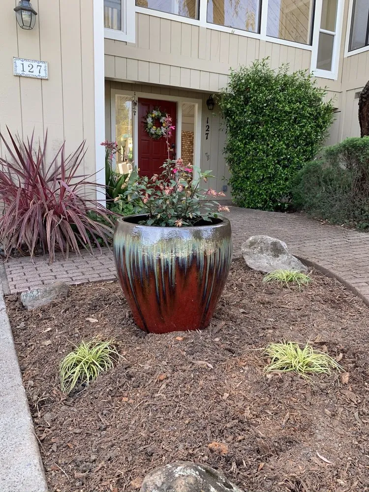 Custom garden landscaping for residential properties in Santa Cruz, CA by Aqua-Green Landscape Irrigation