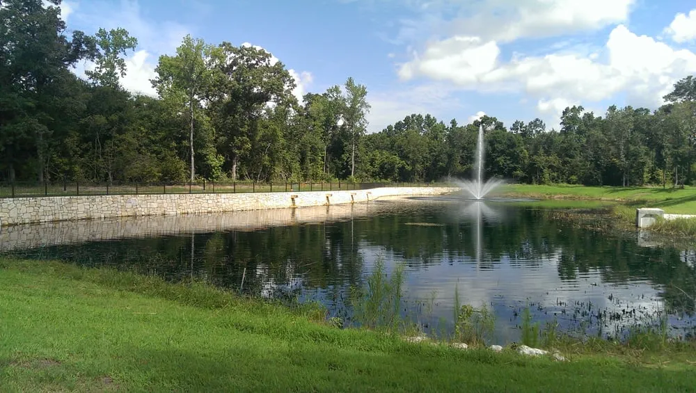 Reliable yard maintenance in Houston, TX - Aqua Landscape of Houston