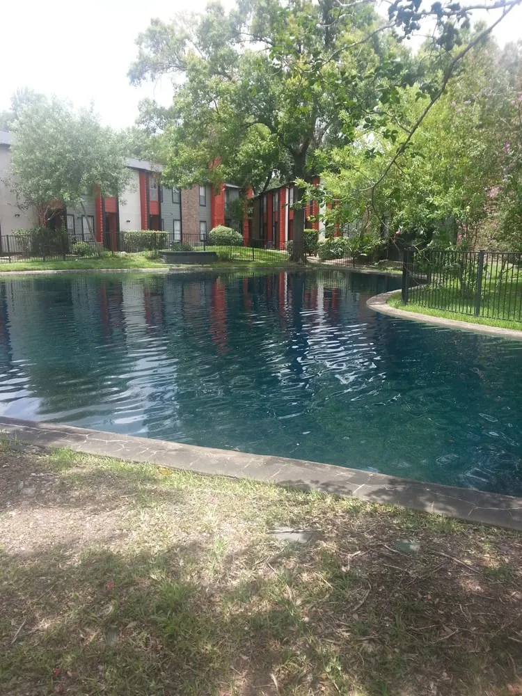 Reliable lawn care service experts serving Houston, TX - Aqua Landscape of Houston