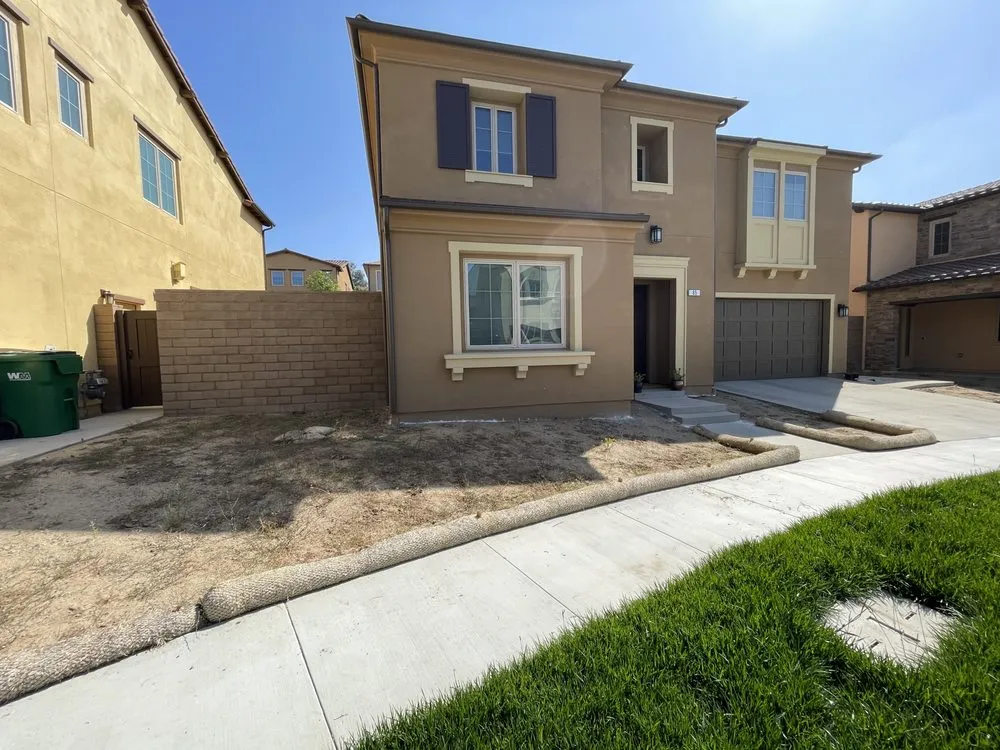 Top-rated lawn care service experts serving Irvine, CA - Aquagreen Pool & Landscapes