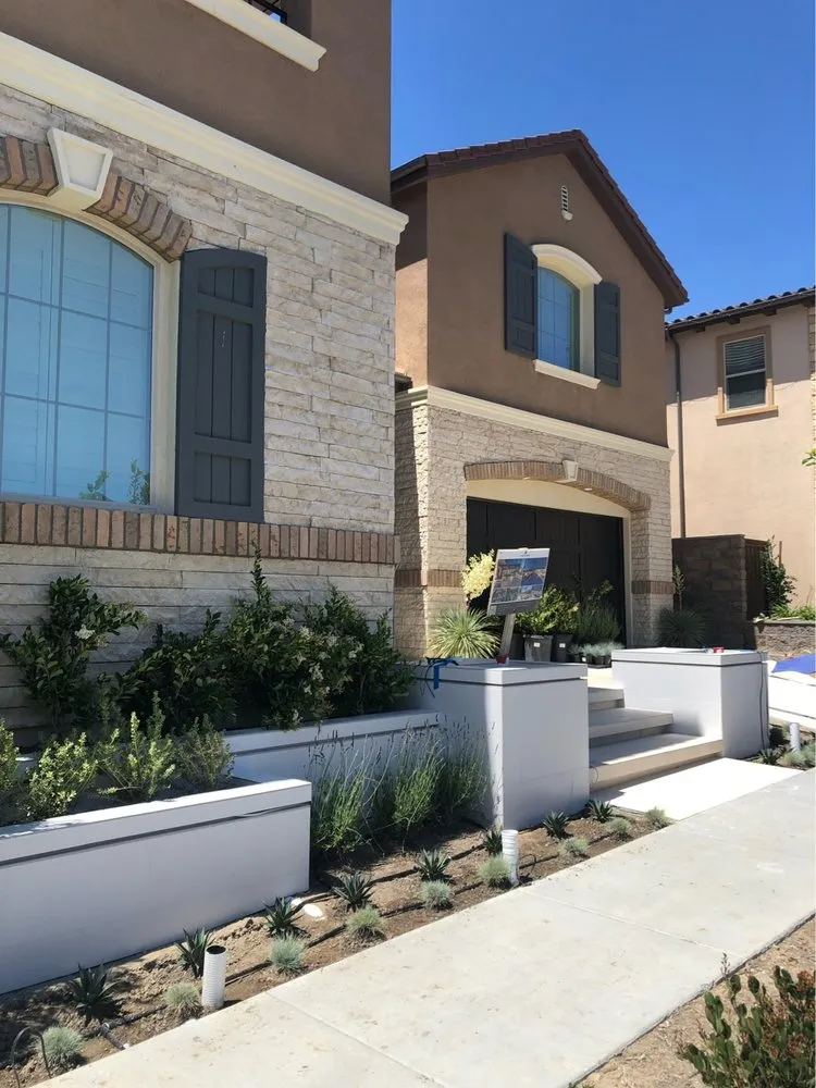 Affordable lawn mowing service in Irvine, CA by Aquagreen Pool & Landscapes