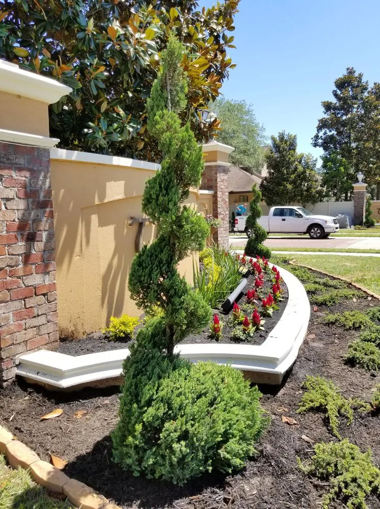 Trusted lawn care service experts serving Orange Park, FL - Aquarian Landscaping