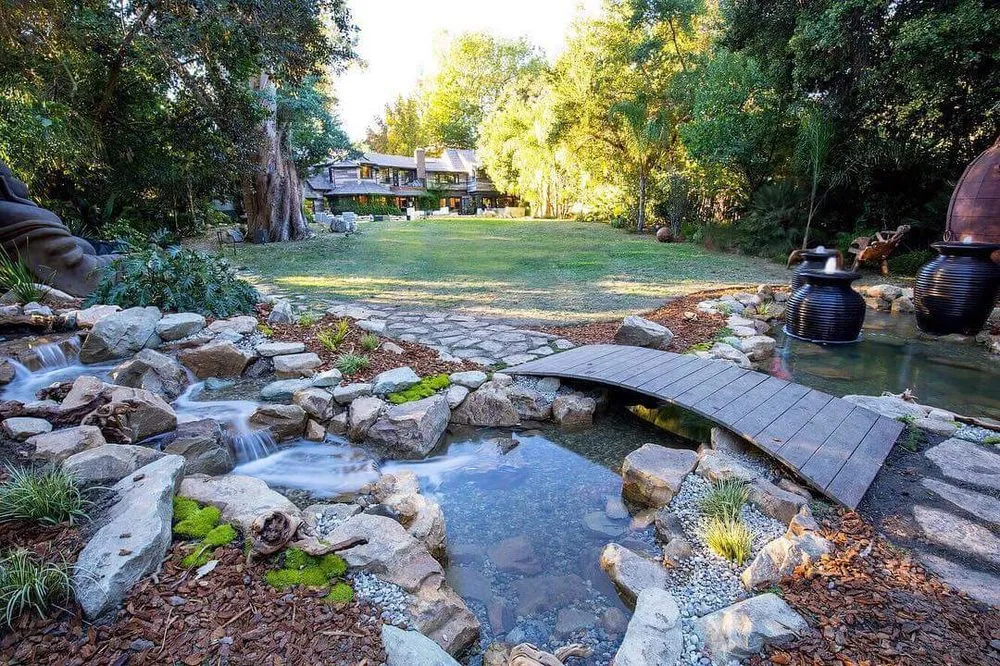 Custom yard maintenance experts serving Elkhart, IN - Aquascapes of Michiana