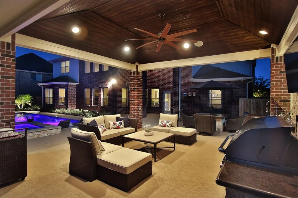 Affordable yard maintenance in Tomball, TX by Aquascapes Pools and Spas