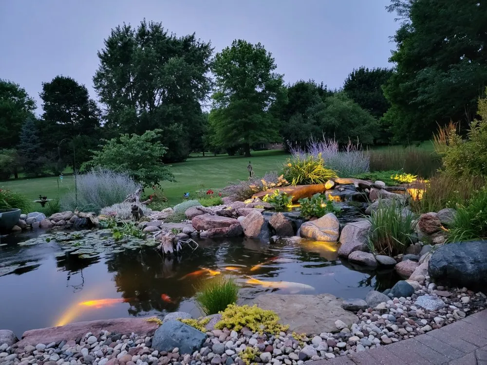 Local landscaping services experts serving Hawthorn Woods, IL - Aquastonia
