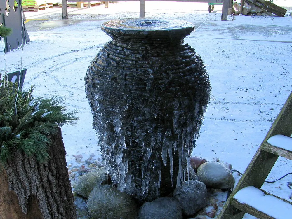 Expert lawn care service experts serving Hawthorn Woods, IL - Aquastonia