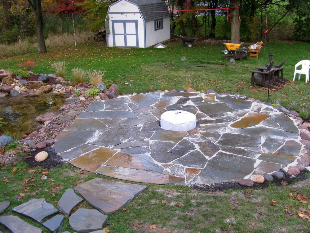 Professional outdoor landscaping experts serving Hawthorn Woods, IL - Aquastonia