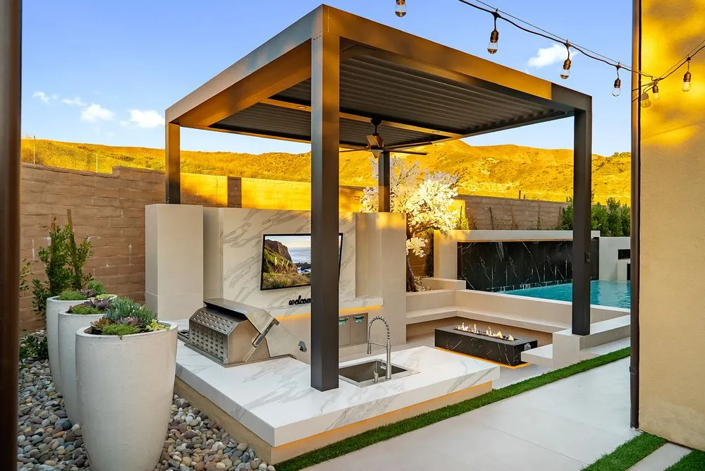 Reliable yard cleanup service in Santa Ana, CA - Aquaterra Pool & Landscape