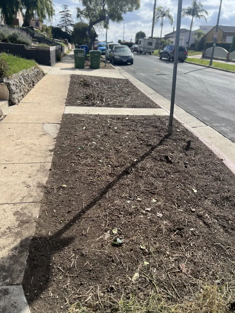 Custom lawn mowing service in Los Angeles, CA - Aquatic Irrigations