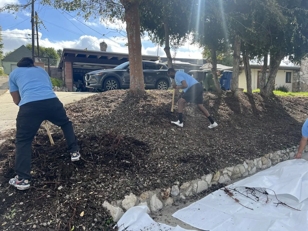 Expert lawn mowing service experts serving Los Angeles, CA - Aquatic Irrigations