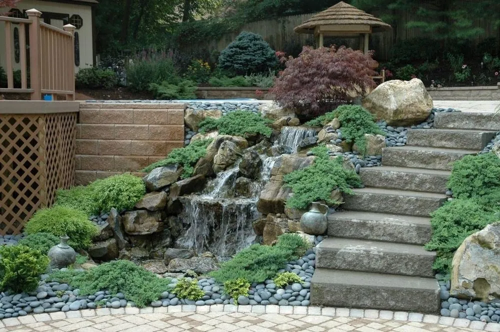 Local yard cleanup service with custom design in Houston, TX by Aquatic Landscaping & Outdoor Design