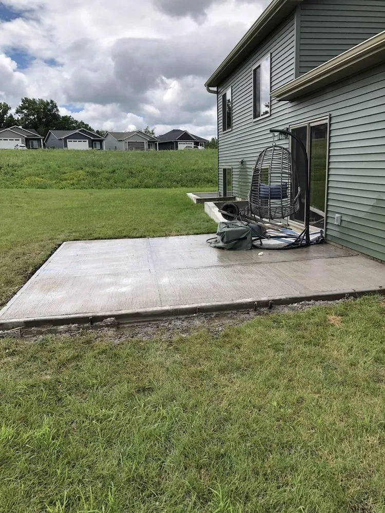Local lawn care service experts serving Coralville, IA - AR Concrete Hardscaping