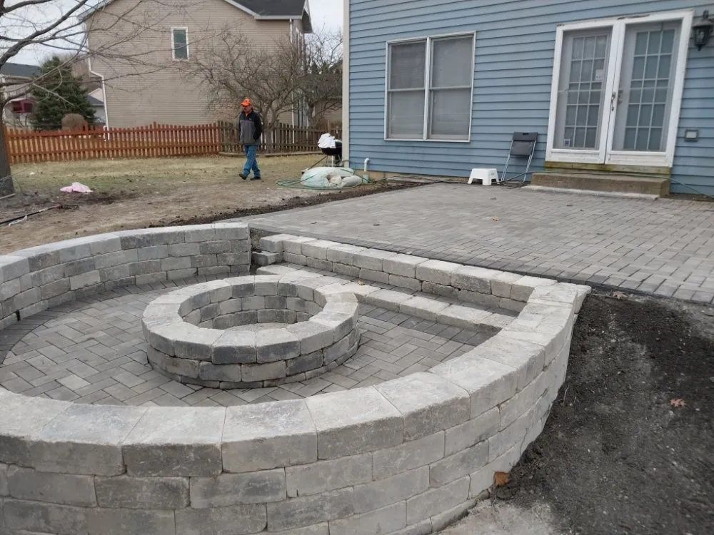 Professional landscaping services experts serving Bolingbrook, IL - A&R Landscaping