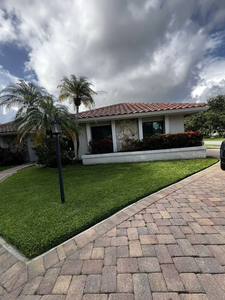 Professional yard maintenance for residential properties in Fort Lauderdale, FL by AR Lawn & Landscaping Service