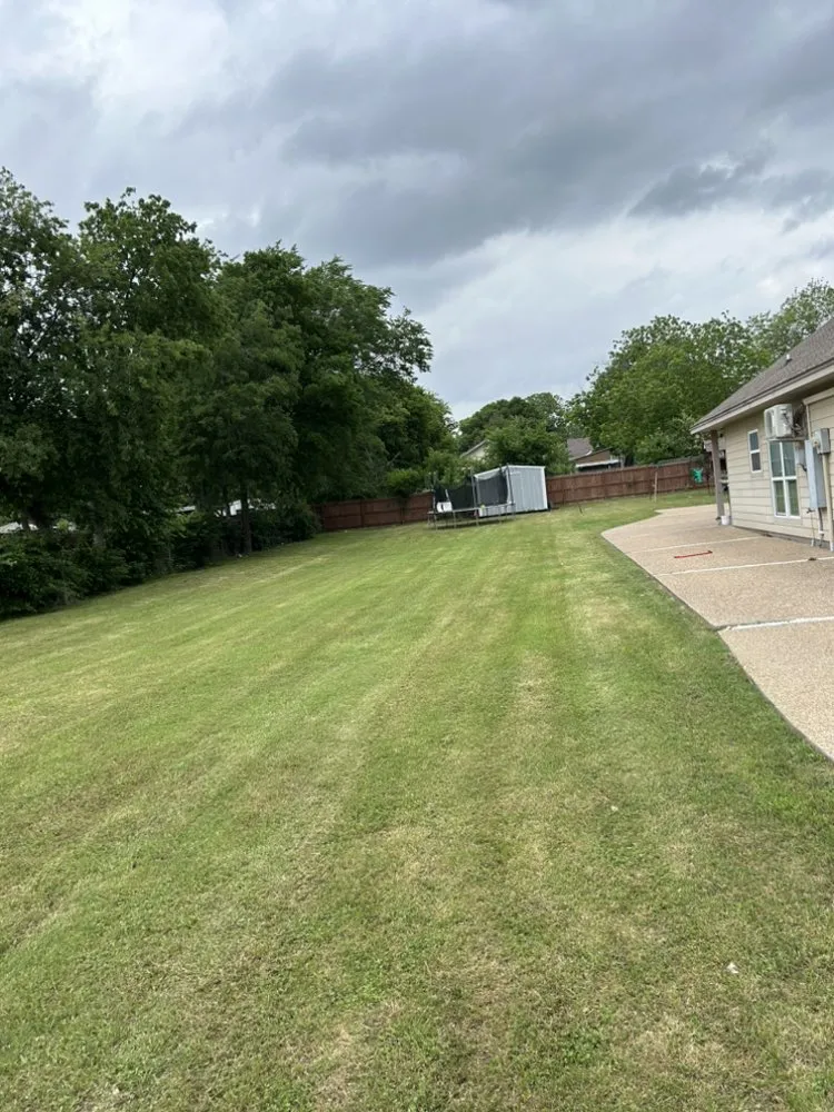 Top-rated lawn mowing service in Robinson, TX by AR Lawn Care