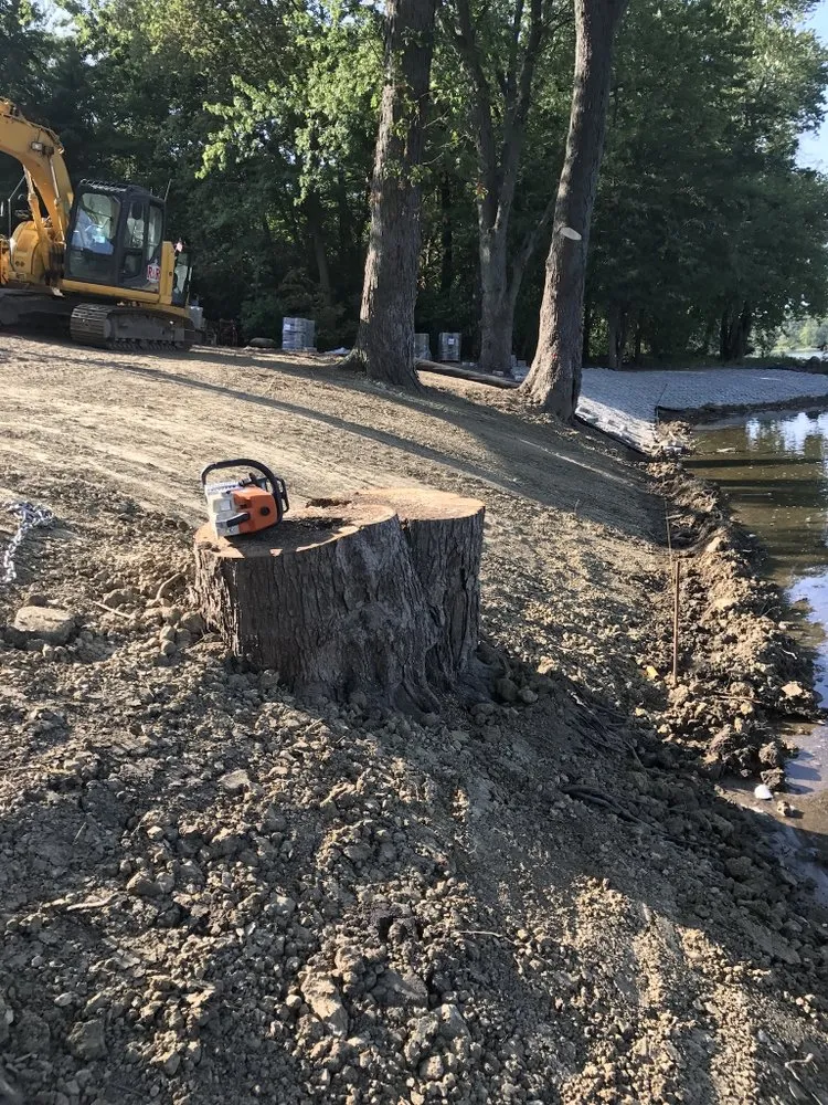 Custom garden landscaping in Kankakee, IL - A&R Tree and Demolition Service