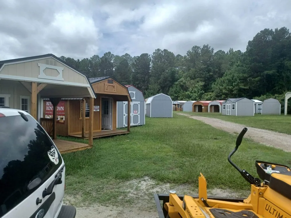 Top-rated garden landscaping for homes in New Bern, NC by Aragon And White Landscaping