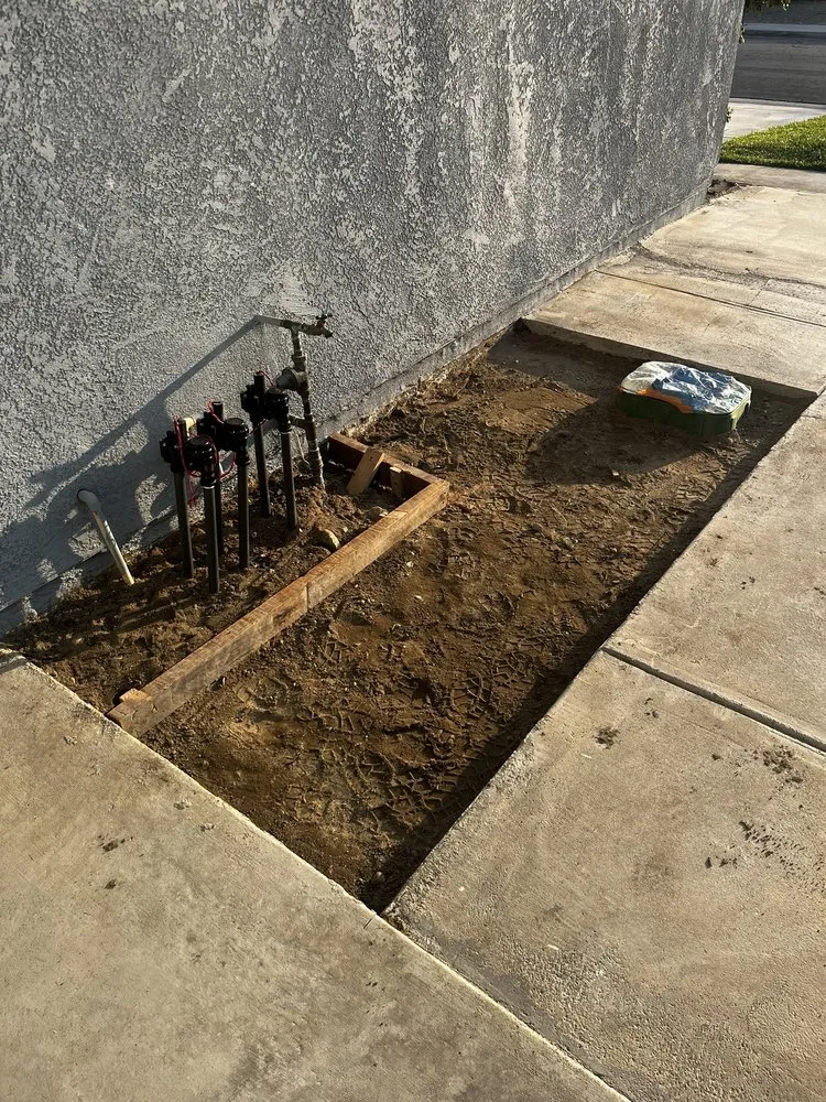 Professional lawn care service experts serving Pomona, CA - Aran Arbor and Landscape Care