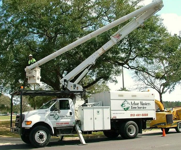 Expert garden landscaping experts serving Parkville, MO - Arbor Masters