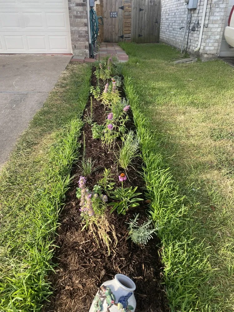 Custom garden landscaping in Houston, TX by Archie’s Garden Beds