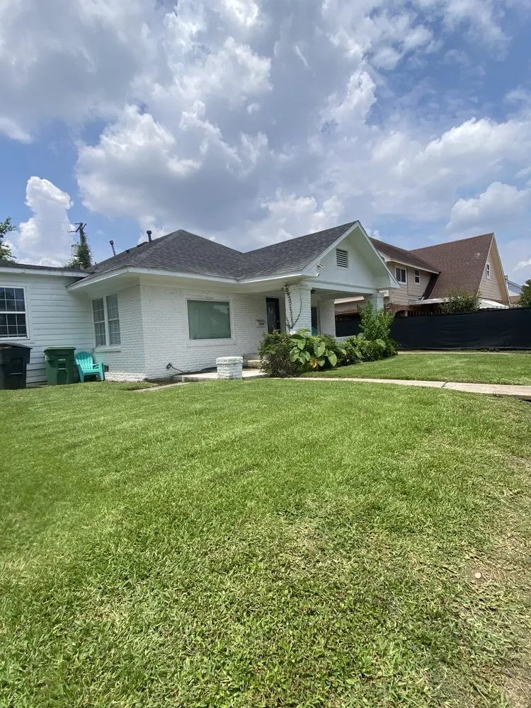 Custom lawn care service experts serving Houston, TX - Arcos Lawn Care