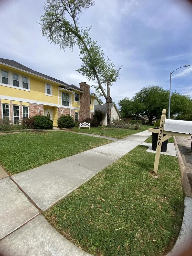 Reliable lawn care service with custom design across Houston, TX - Arcos Lawn Care