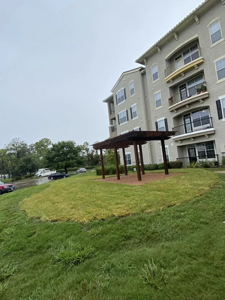 Top-rated lawn mowing service in Houston, TX by Arcos Lawn Care