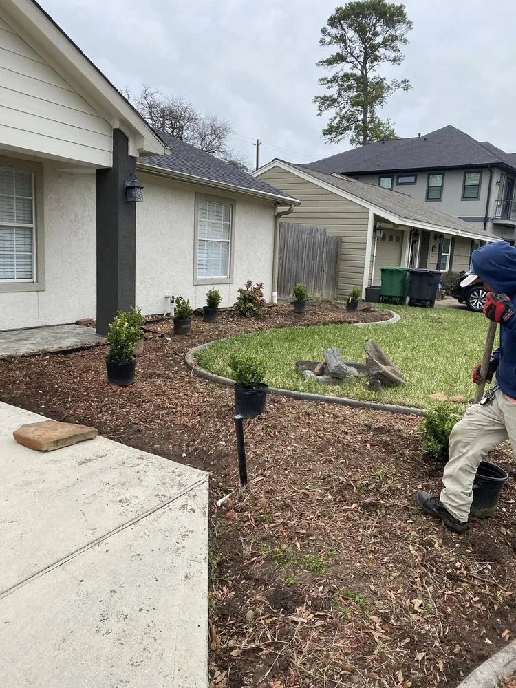 Local yard maintenance in Houston, TX by Arcos Lawn Care