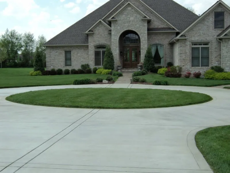 Top-rated lawn mowing service in Bowling Green, KY by Ardon Lawns & Landscapes