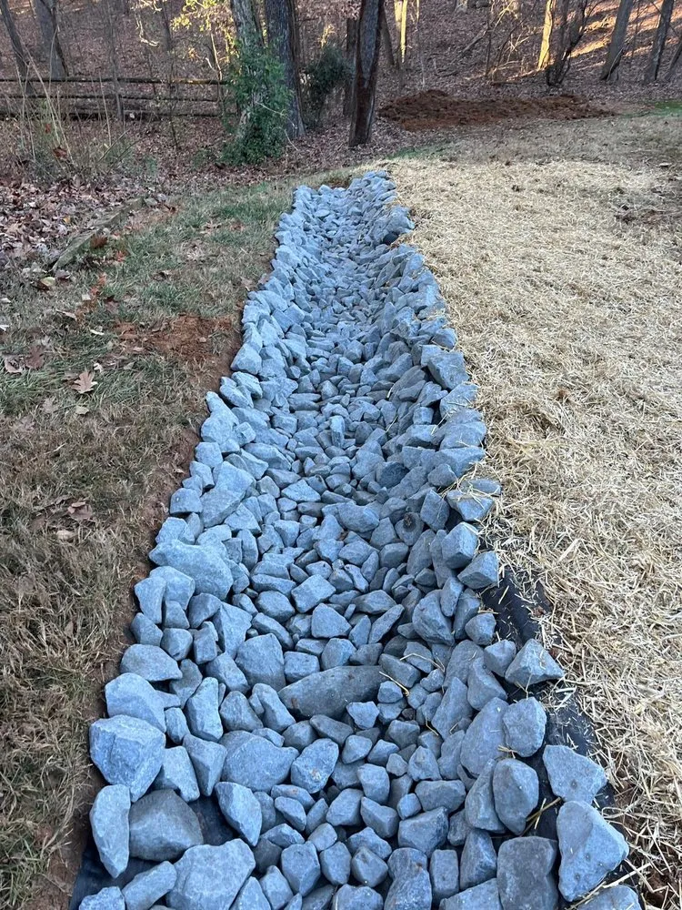 Local yard maintenance in Charlotte, NC by Area Verde Landscaping