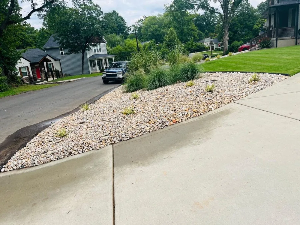 Top-rated lawn care service for homes in Charlotte, NC by Area Verde Landscaping